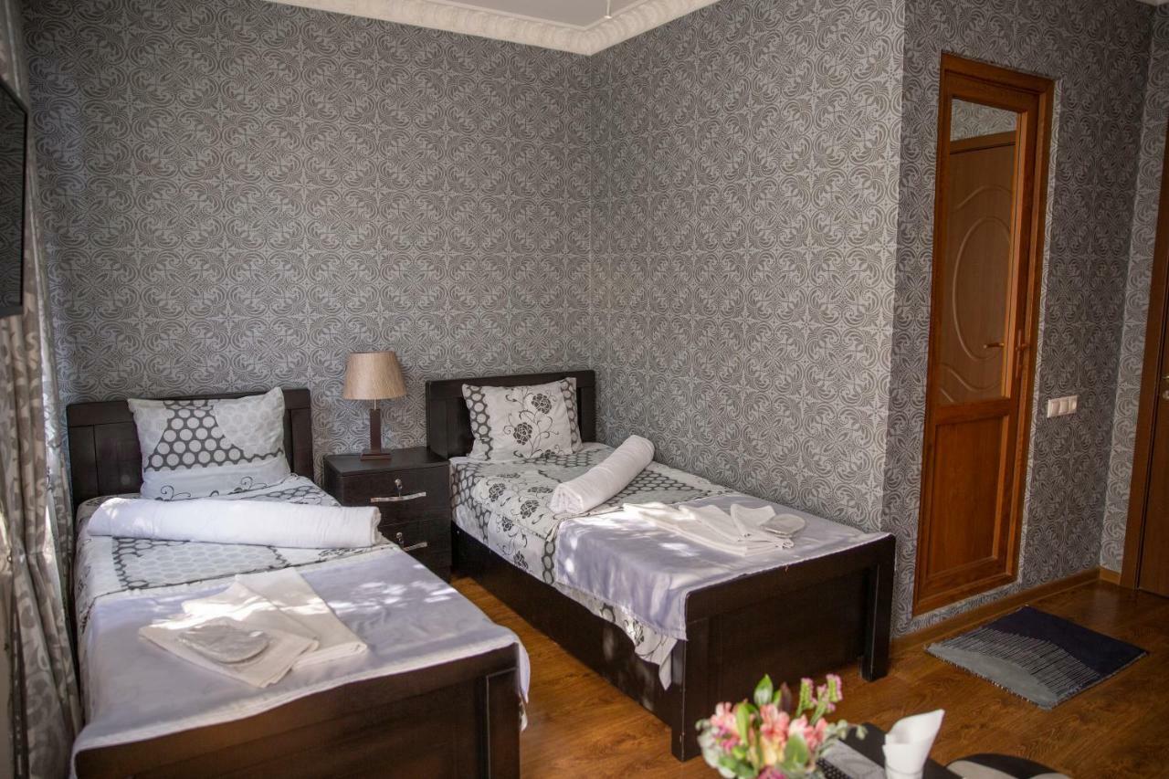 Family Hotel Parajanov Тбилиси Екстериор снимка