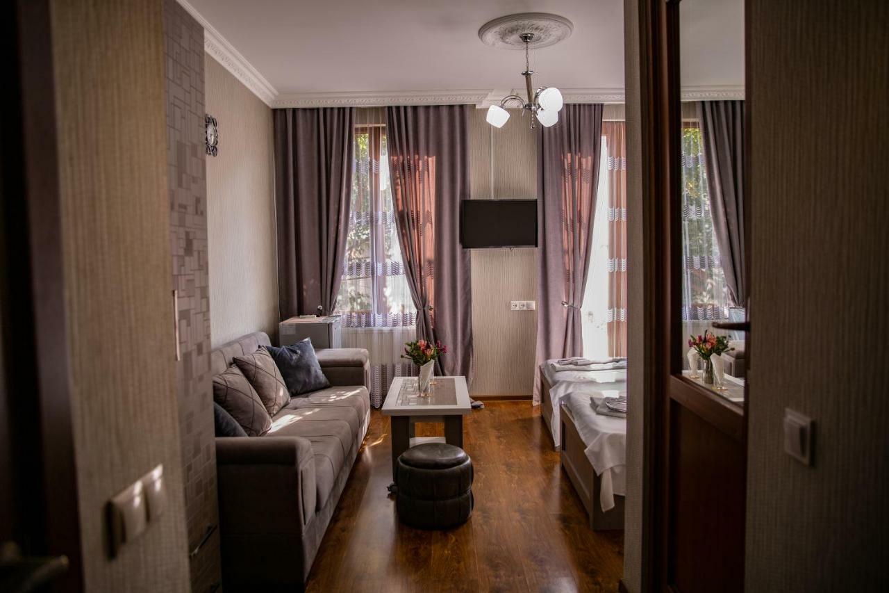 Family Hotel Parajanov Тбилиси Екстериор снимка