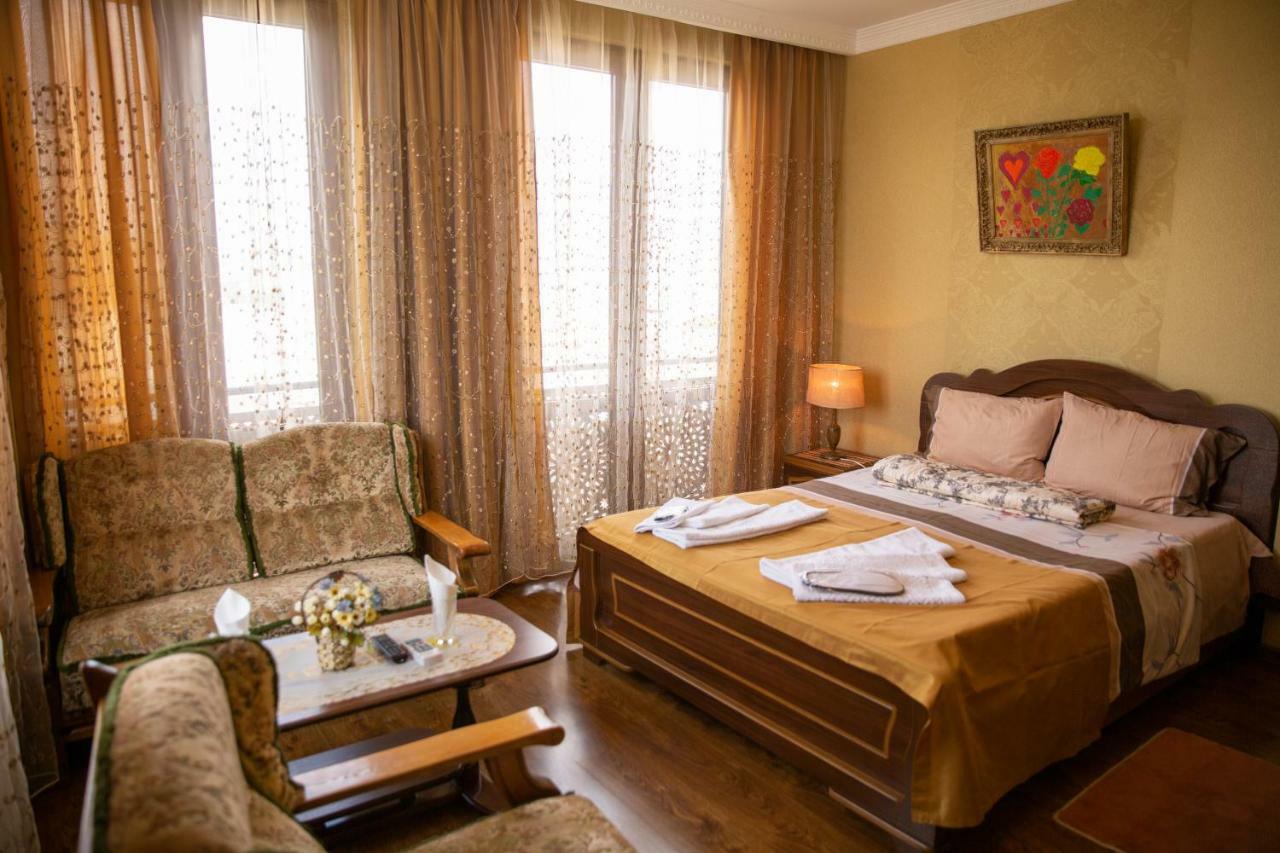 Family Hotel Parajanov Тбилиси Екстериор снимка